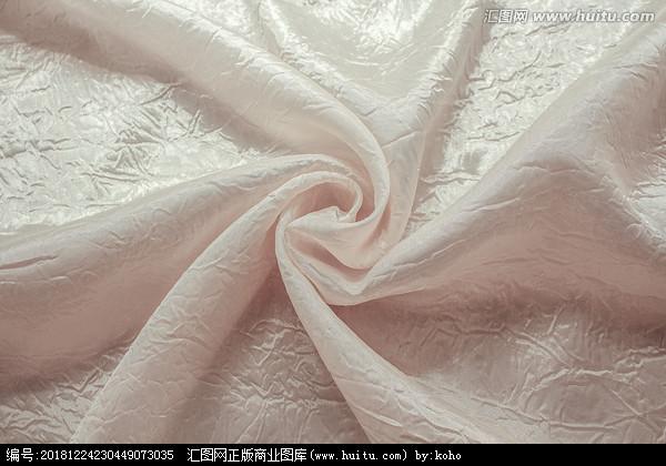 粉色褶皱丝绸质地化纤面料背景